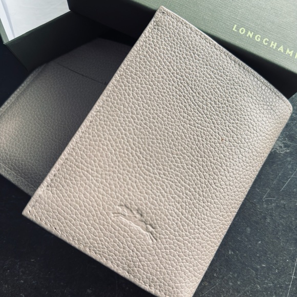 POST CHRISTMAS PRICE SLASH !!! Beautiful Longchamps threefold Beige Wallet!!! - Picture 7 of 12